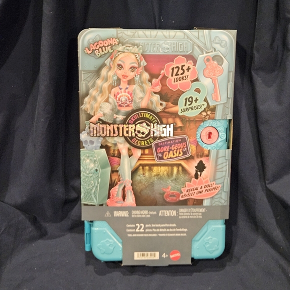 Monster High Lagoona Blue Doll with Aqua Case and Pink Accents - Picture 7 of 7